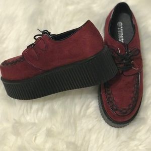 Burgundy plat plats